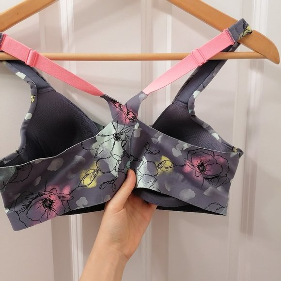 Victoria's Secret MaxSupport Front-Close Sport Bra - Picture 4 of 4